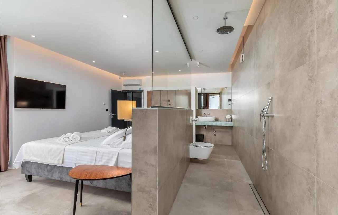 Lovely Home In Liznjan With Kitchen
