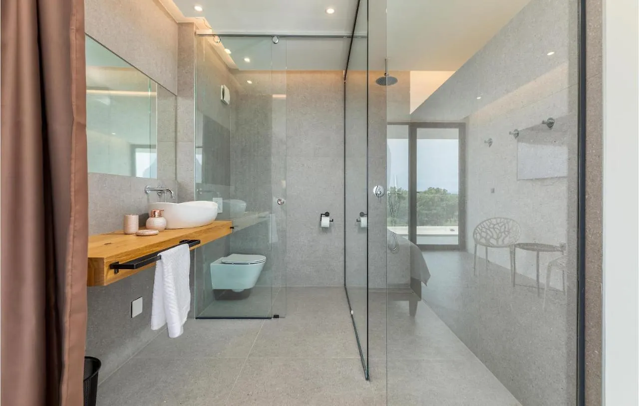Lovely Home In Liznjan With Kitchen